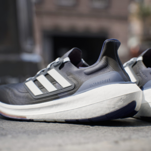 Giay Adidas Ultraboost Light 'Navy White' IE1752