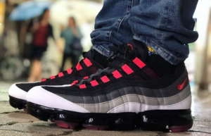 Giay Nike Air VaporMax 95 'Comet' AJ7292-101