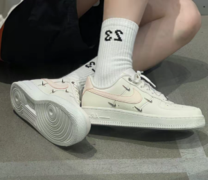 Giay Nike Air Force 1 Low 'Rose Gold' FV8110-181