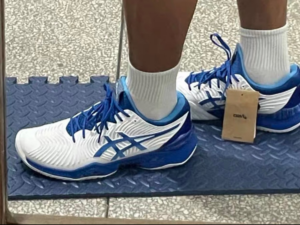 Giay Asics Court 'White Blue' 1041A343-960
