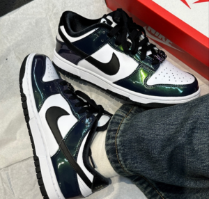 Giay Nike Dunk Low SE ‘Just Do It Iridescent’ FQ8143-001