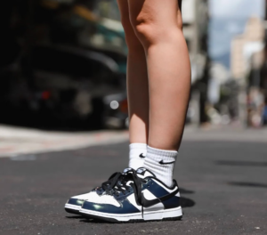 Giay Nike Dunk Low SE ‘Just Do It Iridescent’ FQ8143-001