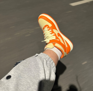 Giay Nike Air Force 1 Mid '07 LX 'Safety Orange' FB2036-700