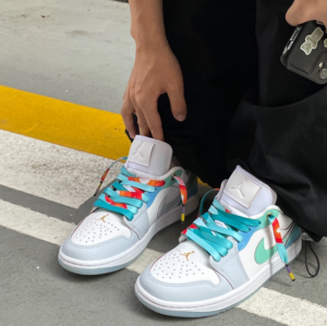 Giay Nike Air Jordan 1 Low SE 'Emerald Rise' FN8899-131