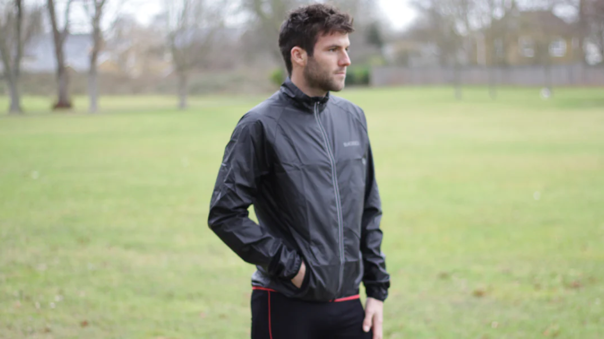 Hinh anh 1: Cach chon ao khoac chay bo tot nhat cho ngay mua