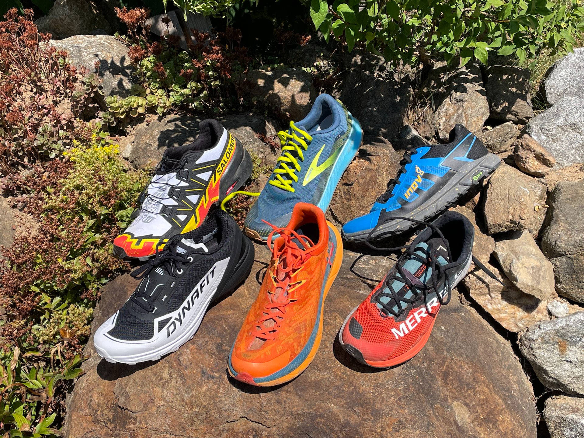 Top nhung mau giay chay dia hinh tot nhat 2023