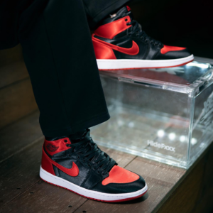 Giay Nike Air Jordan 1 Retro High OG 'Satin Bred' FD4810-061