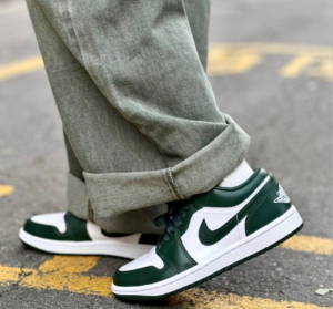 Giay Nike Air Jordan 1 Low 'Galactic Jade' DC0774-113