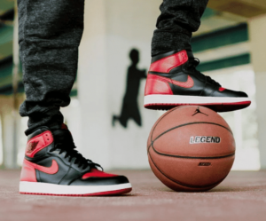 Giay Nike Air Jordan 1 Mid GS 'Reverse Bred' 554725-660