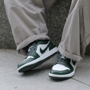 Giay Nike Air Jordan 1 Low 'Galactic Jade' DC0774-113