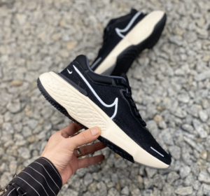 Giay Nike ZoomX Invincible Run Flyknit 'Black White' CT2228-001