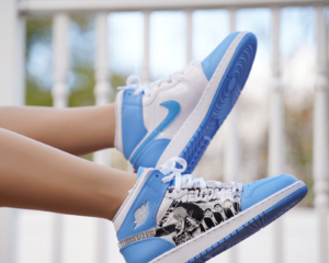 Giay Nike Air Jordan 1 Mid GS 'School Game Winner' DR6492-100