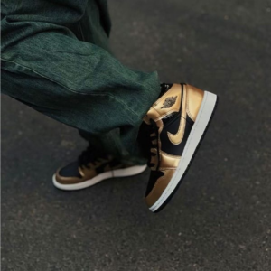 Giay Nike Air Jordan 1 Mid SE 'Metallic Gold Black' DR6967-071