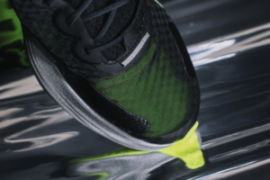 Giay Puma Fast-R 'Elite Carbon' 376899-01