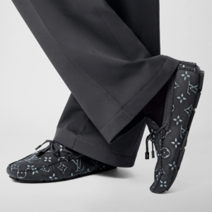 Giay Louis Vuitton LV Driver Moccasin 'Black' 1AAS2L