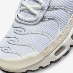 Giay Nike Air Max Plus 'Sail Pure Platinum Silver' FN7813-001