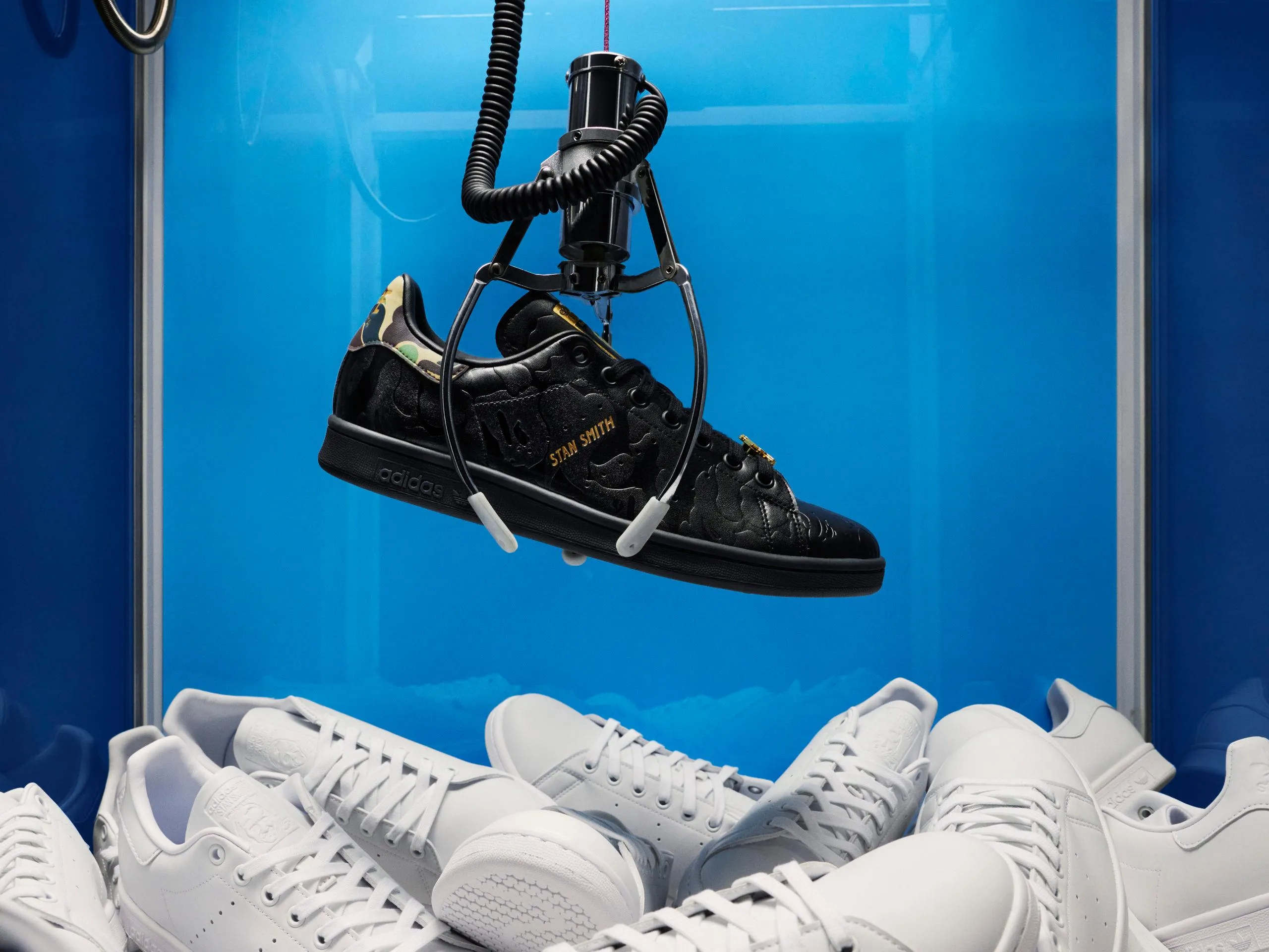 Ngắm nhìn bản kỷ niệm 50 năm của adidas Stan Smith và BAPE Hinh anh 2: Ngam nhin ban ky niem 50 nam cua adidas Stan Smith va BAPE