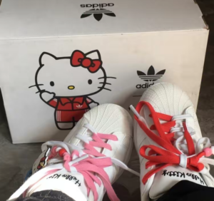 Giay Adidas Superstar x Hello Kitty 'White Multi' GW7168