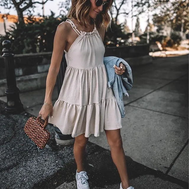 Top 7 mẫu giày thể thao trắng đẹp nhất mặc cùng váy năm 2023 Hinh anh 2: Top 7 mau giay the thao trang dep nhat mac cung vay nam 2023