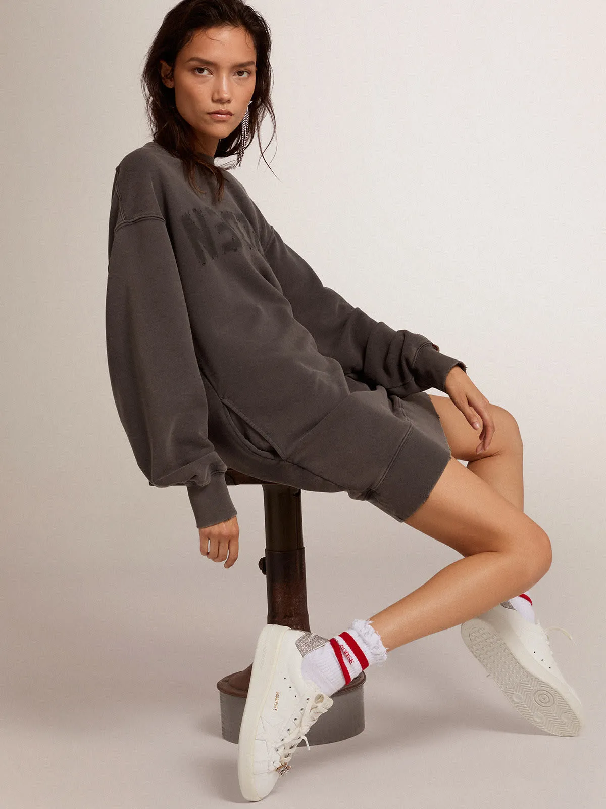 Hinh anh 4: Top 7 mau giay the thao trang dep nhat mac cung vay nam 2023