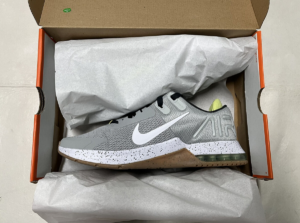 Giay Nike Air Max Alpha Trainer 4 'Grey Limelight' CW3396-005