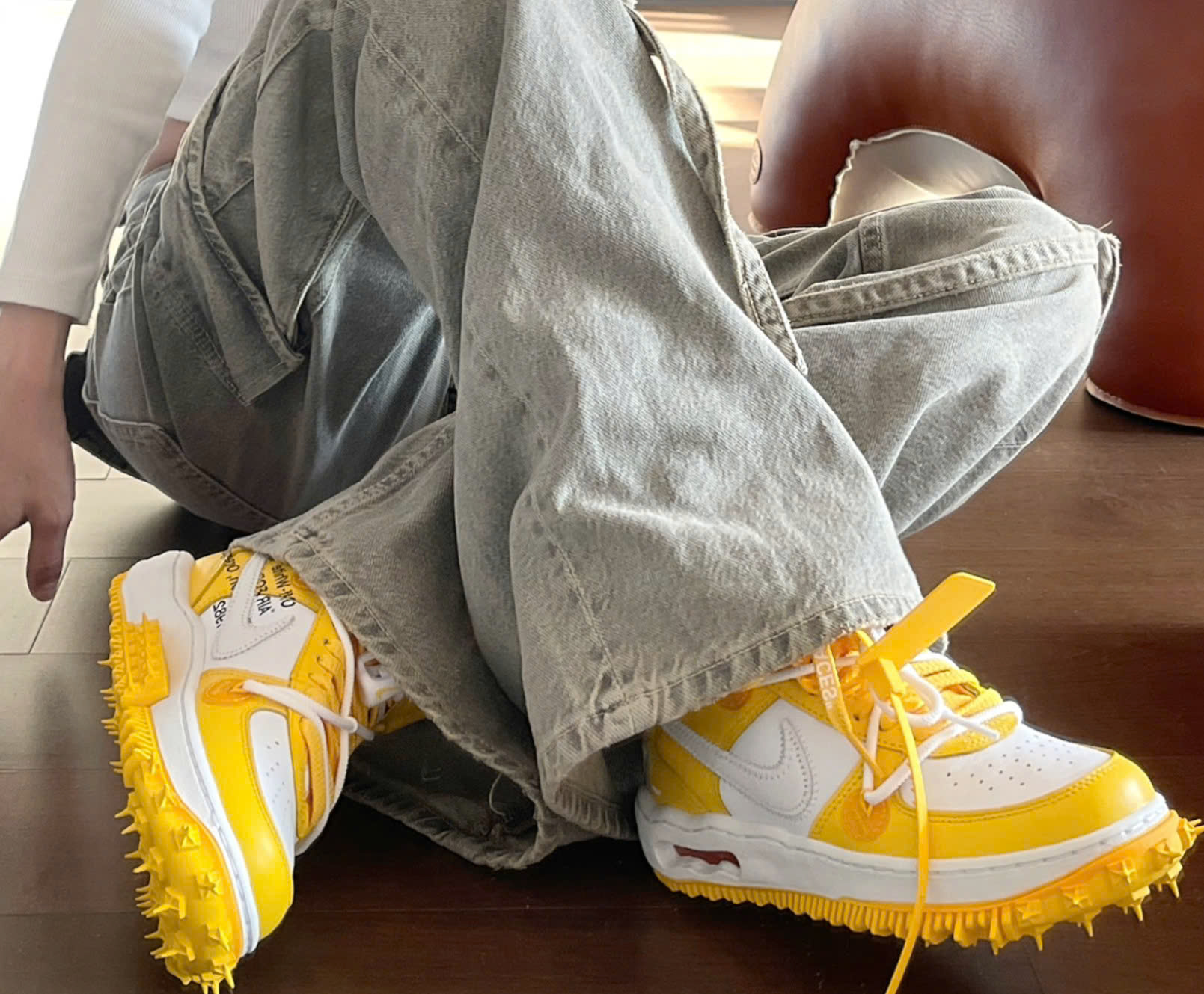 Alternative view of Giày Nike Air Force 1 Mid SP 'Off White Varsity Maize' DR0500-101