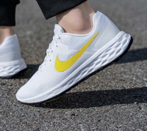 Giay Nike Revolution 6 'White' DC3729-105