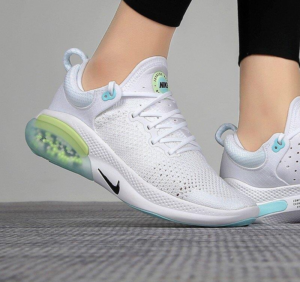 Giay Nike Joyride Run Flyknit 'White Barely Volt' AQ2731-104