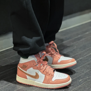 Giay Nike Air Jordan 1 Mid SE 'Red Stardust' FB9892-670