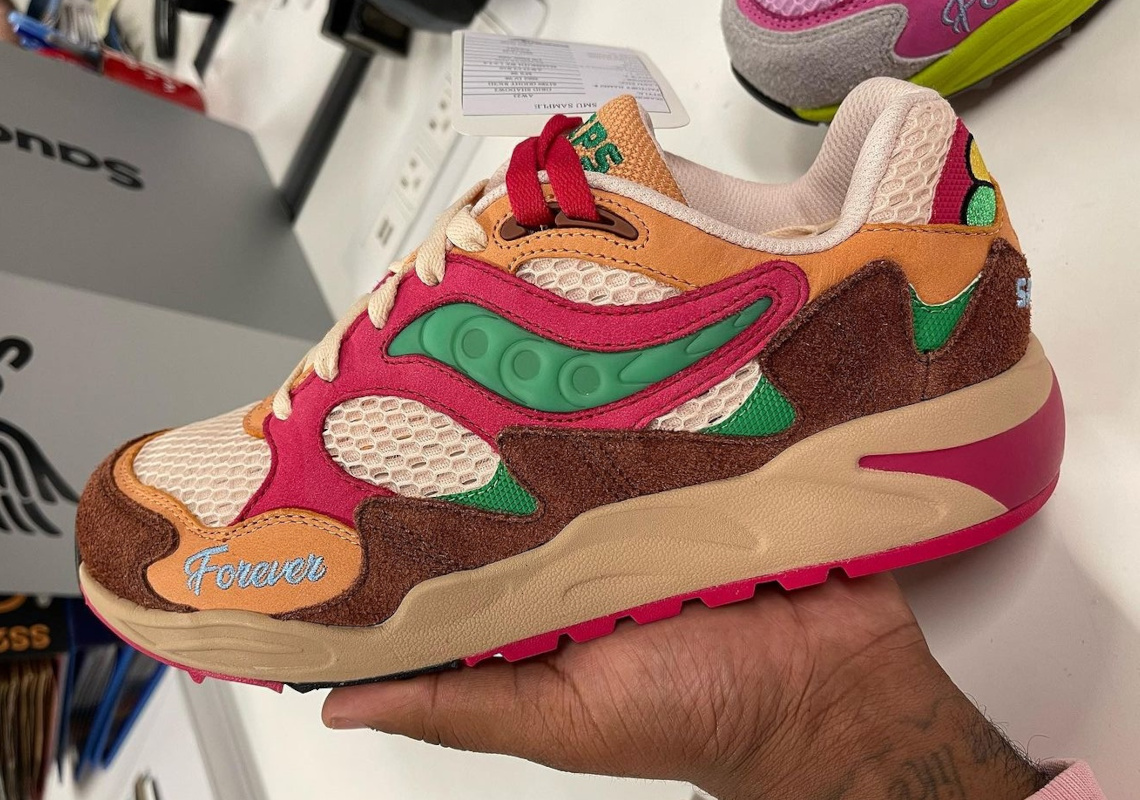 Hinh anh 4: Jae Tips x Saucony Shadow 2 'What's the Occasion' - sac mau cuoi nam 2023