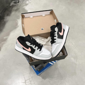 Giay Nike Air Jordan 1 Low GS 'Black Grey Pink' 553560-062