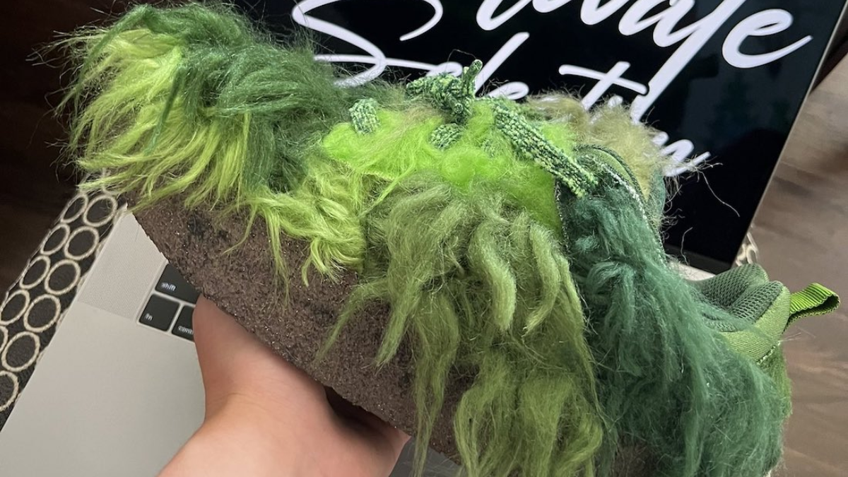 Điểm qua những đôi sneaker chủ đề Grinch tốt nhất hiện nay Hinh anh 5: Diem qua nhung doi sneaker chu de Grinch tot nhat hien nay