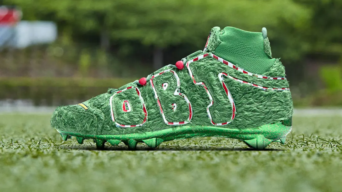 Điểm qua những đôi sneaker chủ đề Grinch tốt nhất hiện nay Hinh anh 6: Diem qua nhung doi sneaker chu de Grinch tot nhat hien nay