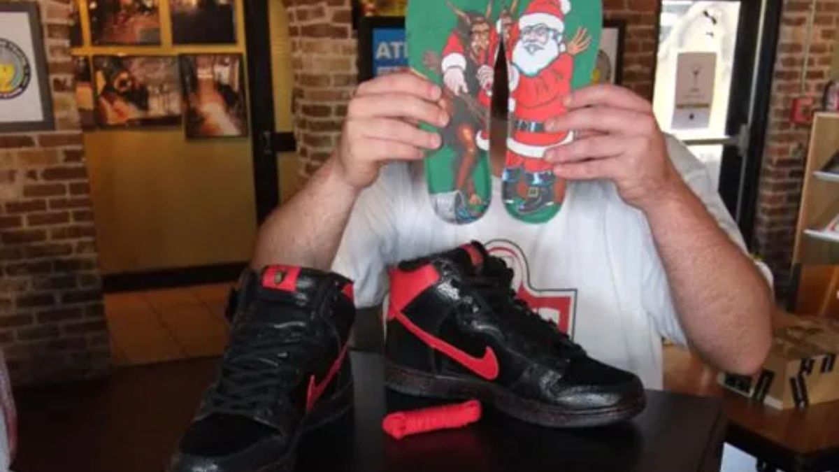 Hinh anh 4: Dau la nhung doi sneaker chu de Giang sinh tot nhat moi thoi dai?