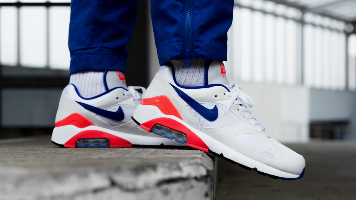 6 đôi sneaker bạn nên thêm vào "rotation" của mình năm 2024 Hinh anh 2: 6 doi sneaker ban nen them vao "rotation" cua minh nam 2024