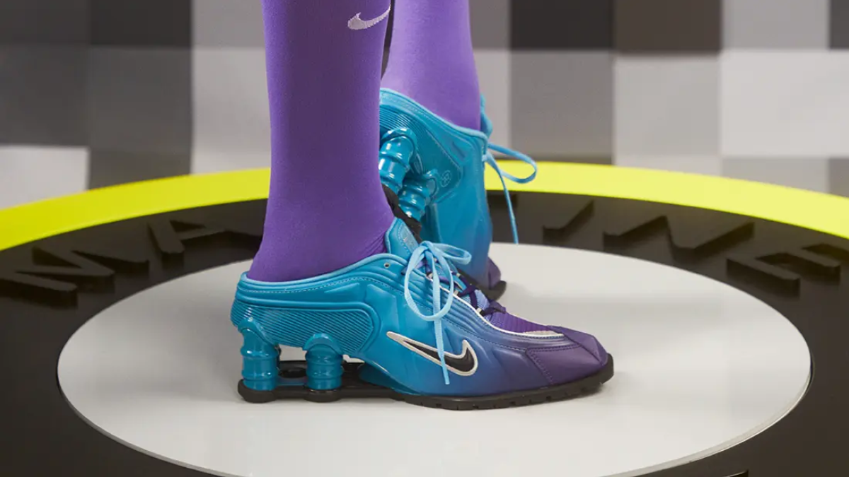 Điểm lại các xu hướng giày thể thao độc đáo nhất năm 2023 Hinh anh 6: Diem lai cac xu huong giay the thao doc dao nhat nam 2023