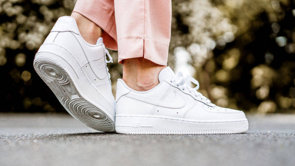 Món quà ngày lễ hoàn hảo với những đôi sneaker dưới $100 Hinh anh 6: Mon qua ngay le hoan hao voi nhung doi sneaker duoi $100