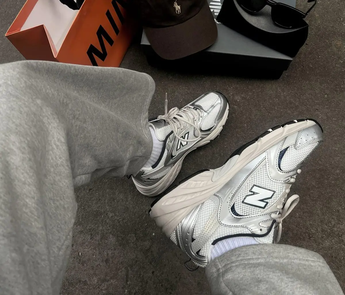 Alternative view of Giày New Balance 1906R 'White Navy Silver' M1906RFA