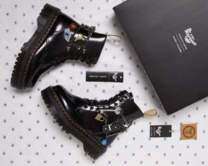 Giay Dr.Martens 8 Holes Boots 'Black' 31396001