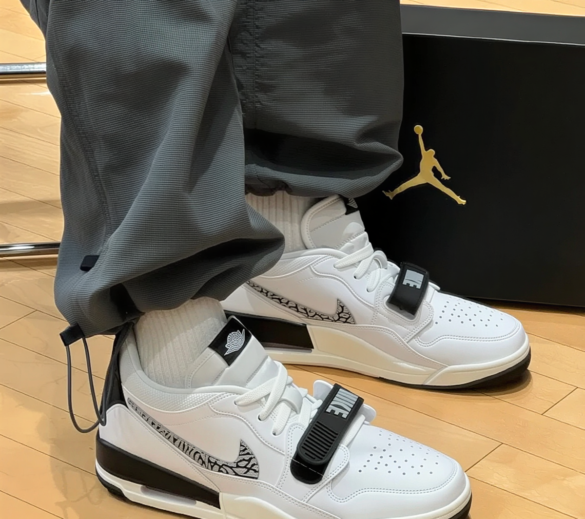 Alternative view of Giày Nike Air Jordan Legacy 312 Low 'Wolf Grey' CD7069-110