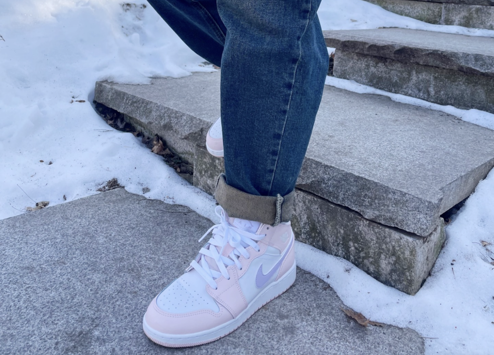 Alternative view of Giày Nike Air Jordan 1 Mid 'Pink Wash' FD8780-601