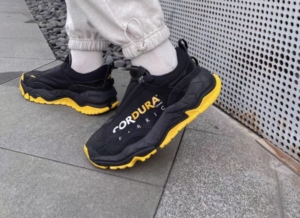 Giay Mizuno GM 3 'Black Yellow' D1GH222202