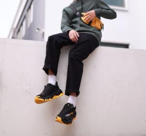 Giay Mizuno GM 3 'Black Yellow' D1GH222202