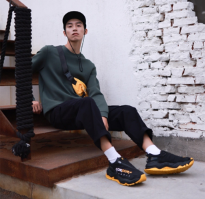 Giay Mizuno GM 3 'Black Yellow' D1GH222202