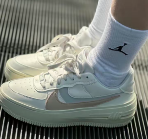 Giay Nike Air Force 1 PLT.AF.ORM 'Sail Arctic Orange' DJ9946‑104