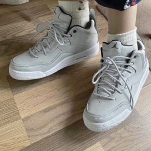 Giay Nike Air Jordan Courtside 23 'Grey Black' AR1002-002