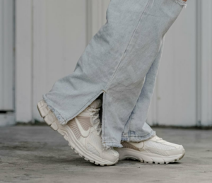 Giay Nike Air Zoom Vomero 5 ‘Sail Light Orewood Brown’ FQ6868-111