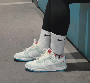 Giay Nike Dunk Low LX 'Year Of The Dragon' FZ5065-111