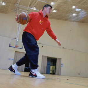 Giay Nike LeBron NXXT Gen AMPD 'Metallic' FJ1567-100