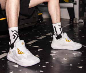 Giay Under Armour Splash 3 ‘White Metallic Gold’ 3026275-101